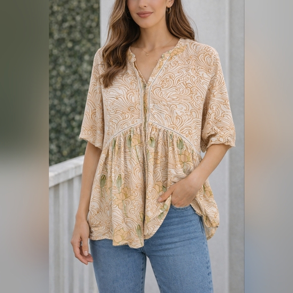 Anthropologie Tops - Anthro Akemi + Kin Floral Boho Blouse Cream Babydoll Top Size M